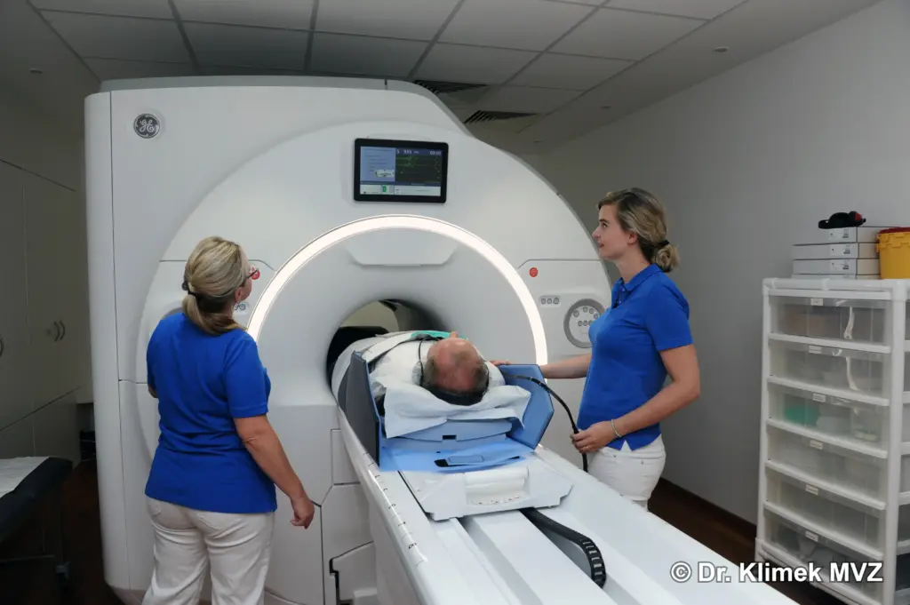 Dr. Klimek Untersuchung mit MRT Signa